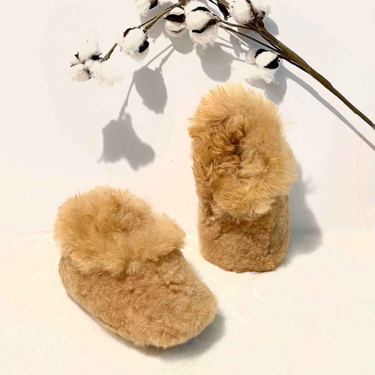 Tan Baby n Kids Babypantoffeln aus Alpaka- und Merinowolle, Hellbraun für den Großhandel auf Faire0