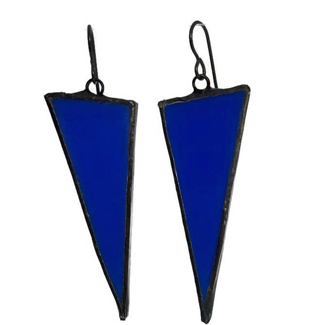 Gebrandschilderde driehoekige oorbellen - groot violet voor wholesale door Citybitz