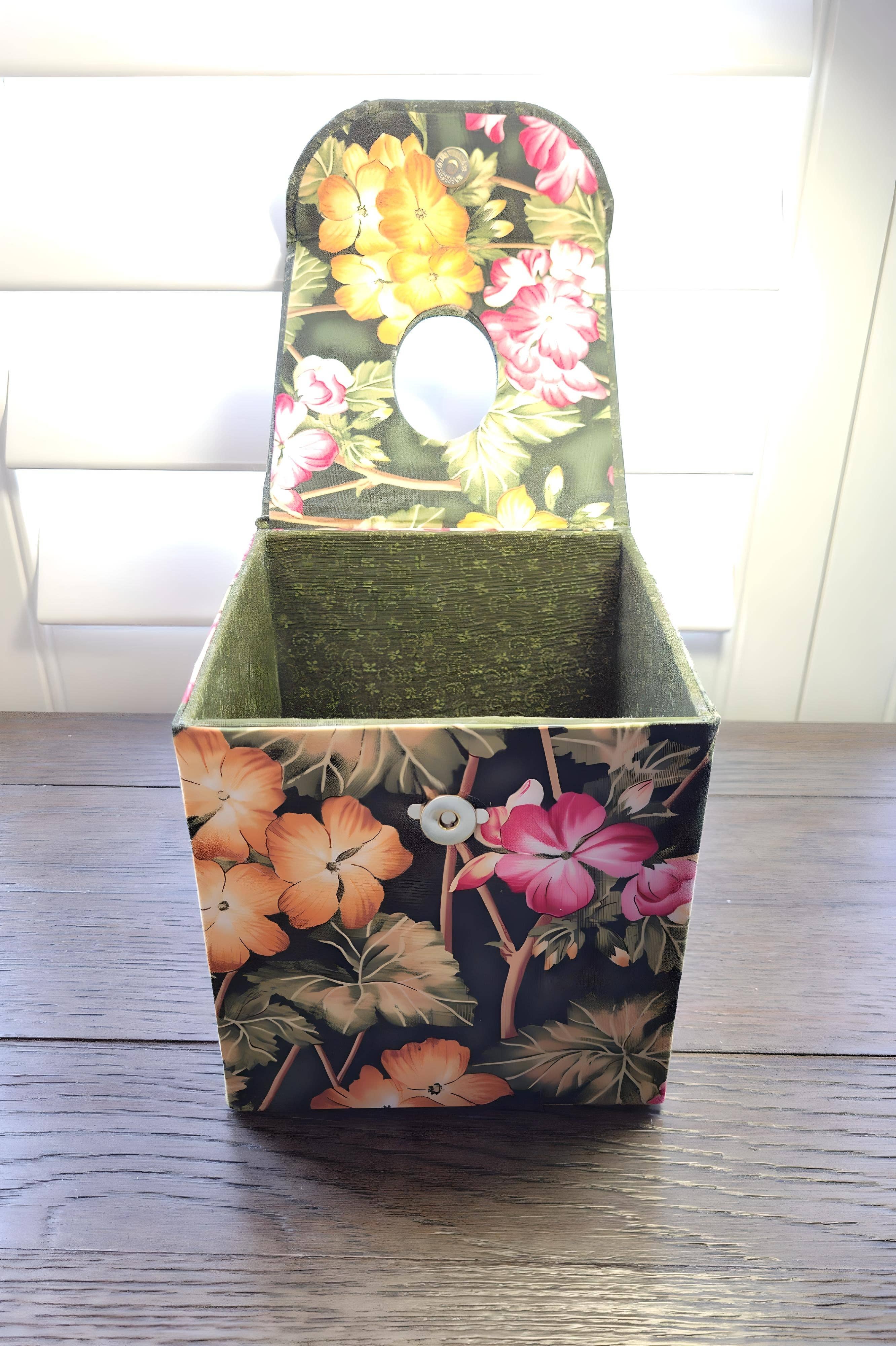 Chic Brico - Venta al por mayor Cajas de pañuelos - Portapañuelos de Tela, Decoración Elegante para el Hogar, Verde Oliva Oscuro y Flores de Jungla Vivas3