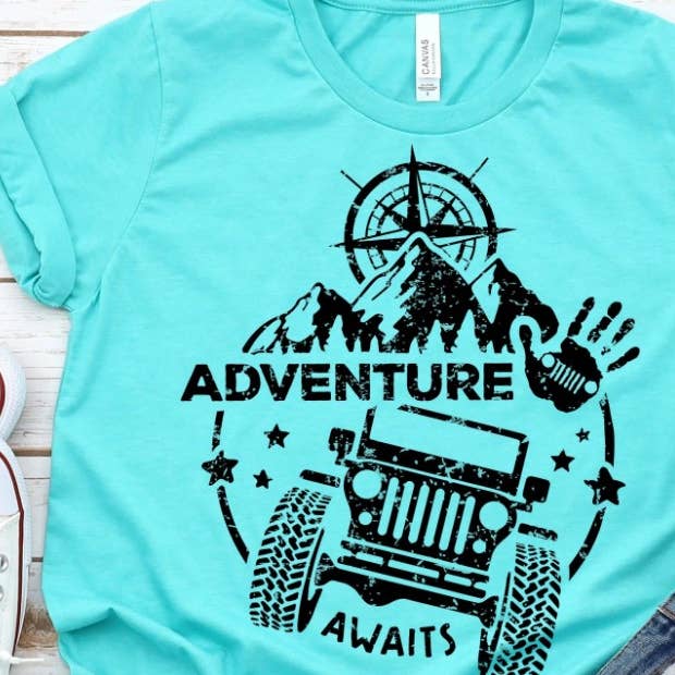 T-shirt ou Sweat-shirt Graphique Jeep Tout-terrain Aventure Vous Attend pour la vente par Ashton Grove Ltd Co
