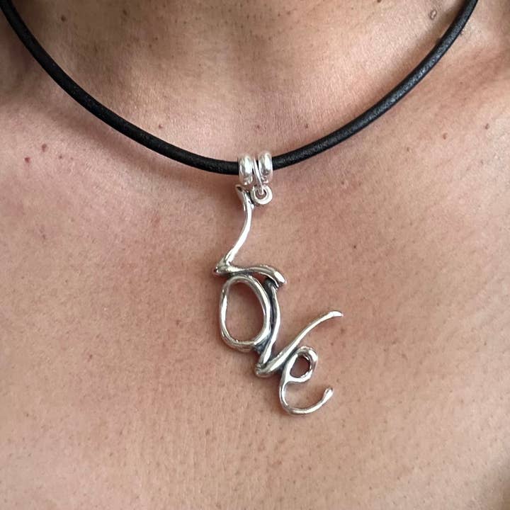 Amor - Collar de plata de ley con cuero para venta al por mayor de Stylized Heritage - Word Art Jewelry