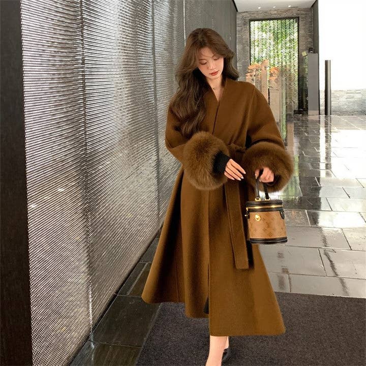 V-ringad medellång kappa med rävpälsmuddar i dubbelvävd kashmir för wholesale av FurDecoration