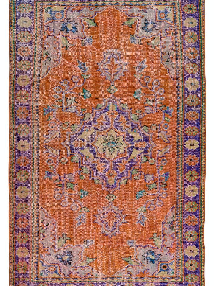 Tapis vintage turc fait main de 5,6 x 9 pieds pour salon pour la vente par Rug Specialist LLC.
