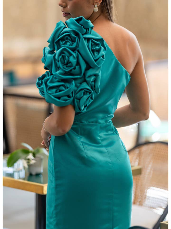 MAUÎ OFFICIAL Atelier - Wholesale Jurk - Dames - Aqua groene gestructureerde midi-jurk met asymmetrische halslijn1