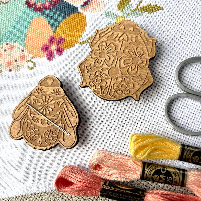 Love Poppet - Wholesale Embroidery/Cross Stitch Supplies - Bumble Bee - Magnetic Needle Minder3