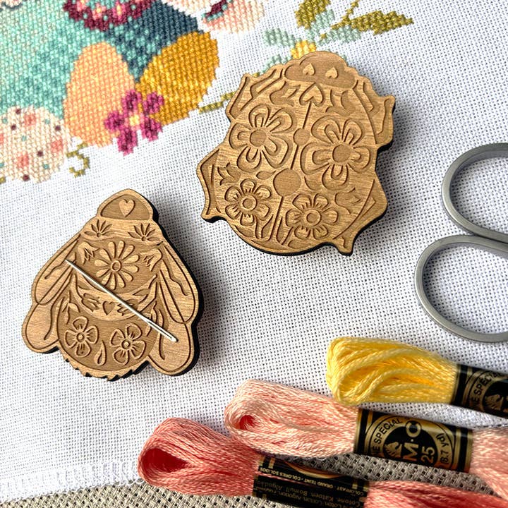 Love Poppet - Wholesale Embroidery/Cross Stitch Supplies - Bumble Bee - Magnetic Needle Minder3