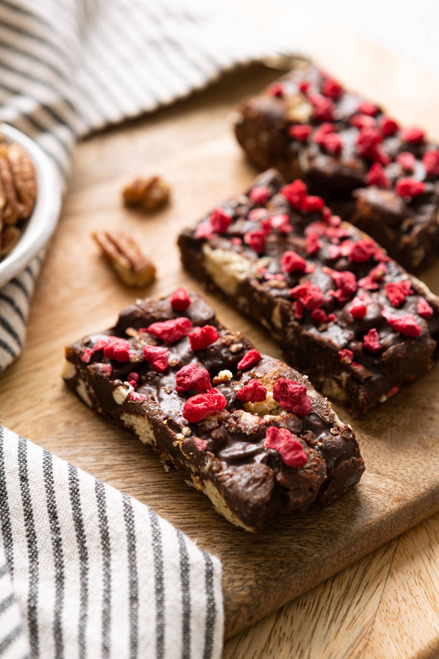 Delushious - Vente Gâteau - Tiffin à la cerise aigre - gâteau sans sucre, gluten et huile de palme1