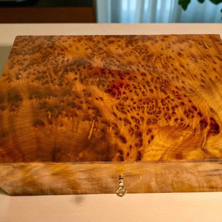 Abschließbare Holzkiste für den Großhandel von Atlasmusecrafts LLC