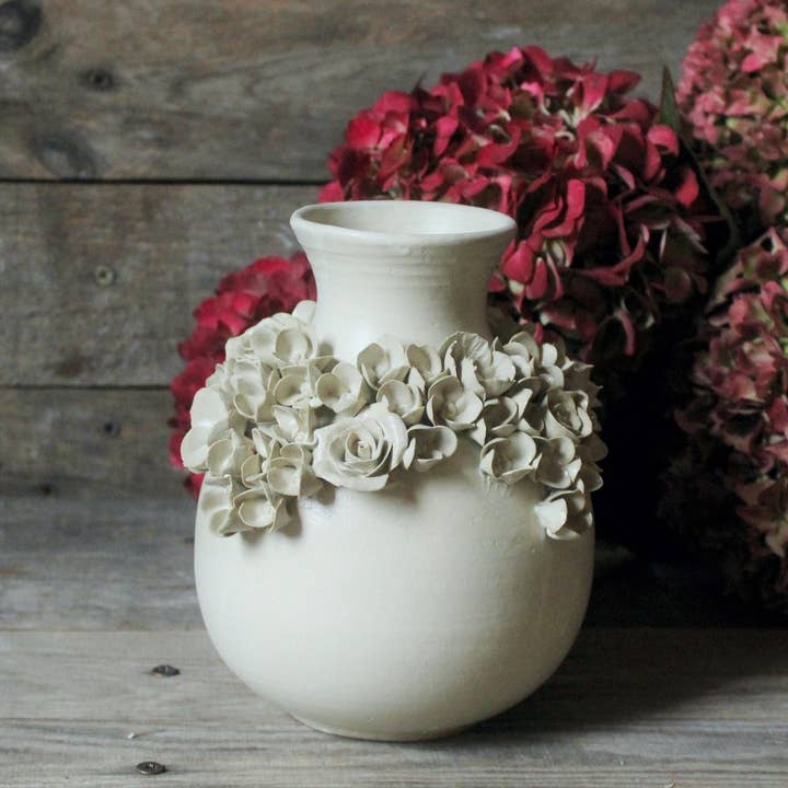 L'Officina - Wholesale Vase - Romantic stoneware vase with a garland of mixed flowers. - IN PRODUCTION1