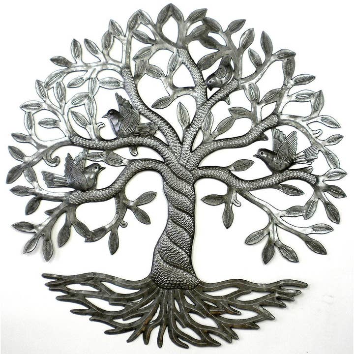 Arbre de vie torsadé avec oiseaux tambour en métal haïtien de 24 po pour la vente par Global Crafts