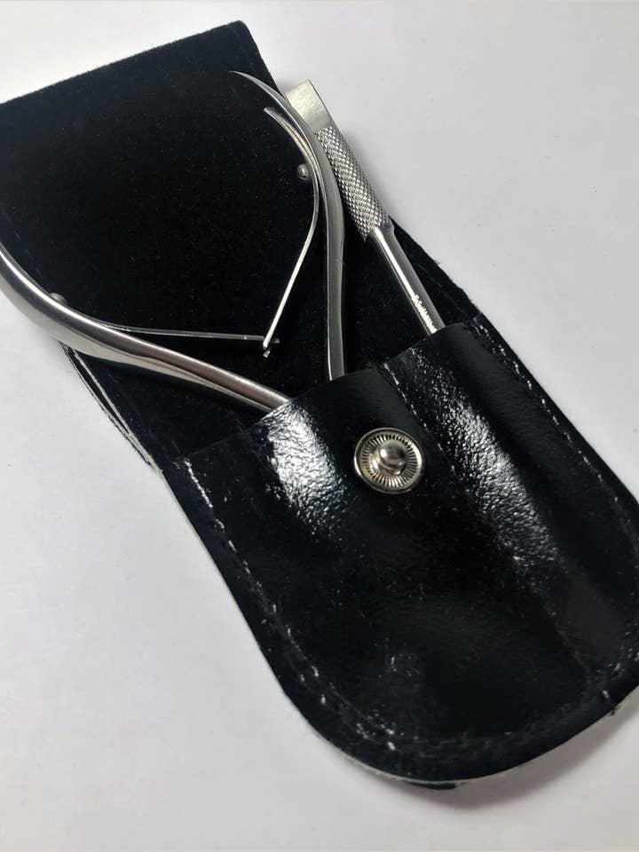 Juego de pinzas de cutícula y empujador (2) para venta al por mayor de MAYA Cosmetics