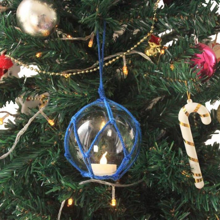 Hampton Nautical - Vente Objets de décoration - Flotteur de pêche à balles en verre éclairé par LED avec filet bleu