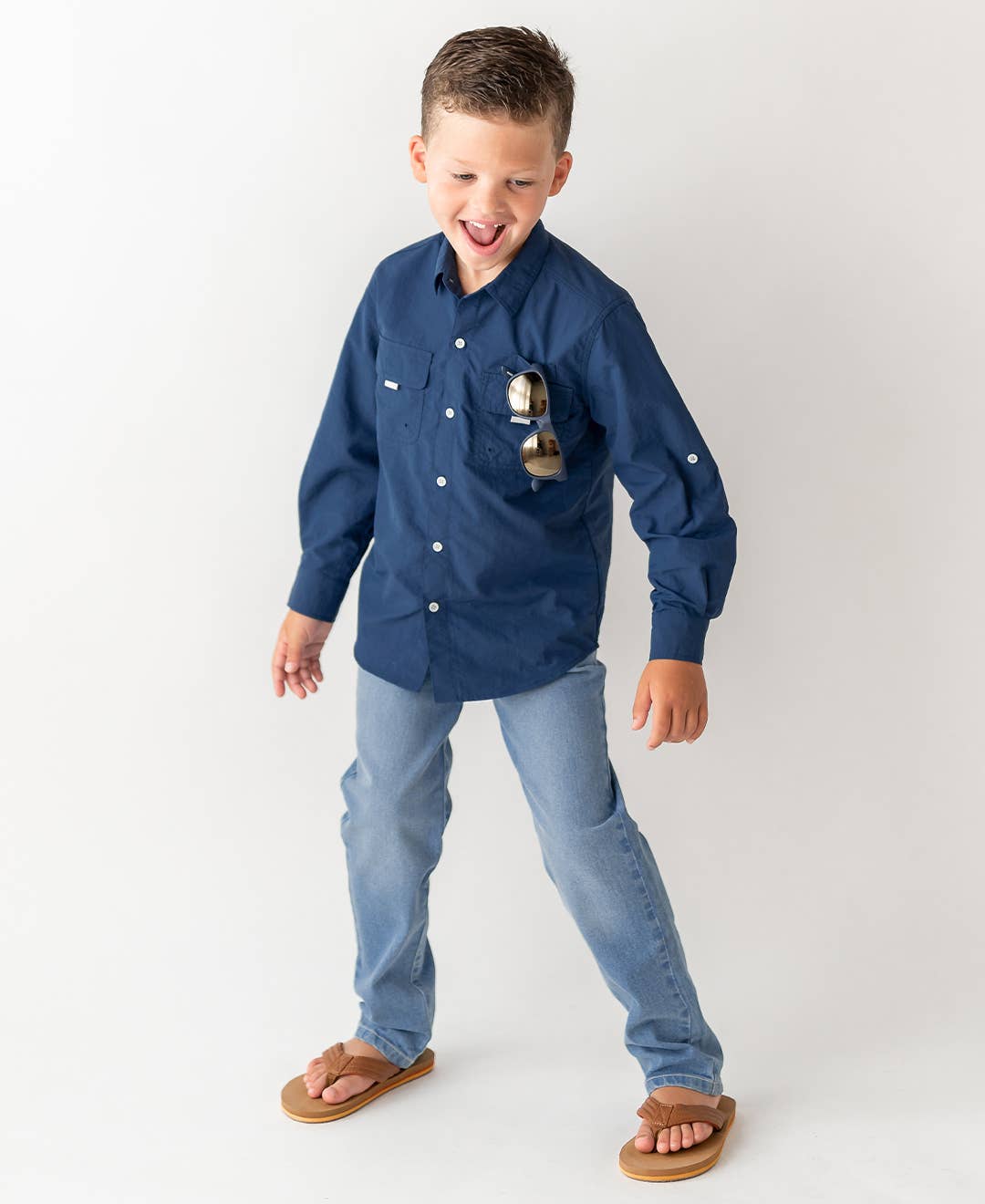 Blu Camicia da pesca per bambini blu navy con protezione solare e bottoni in vendita all'ingrosso su Faire3
