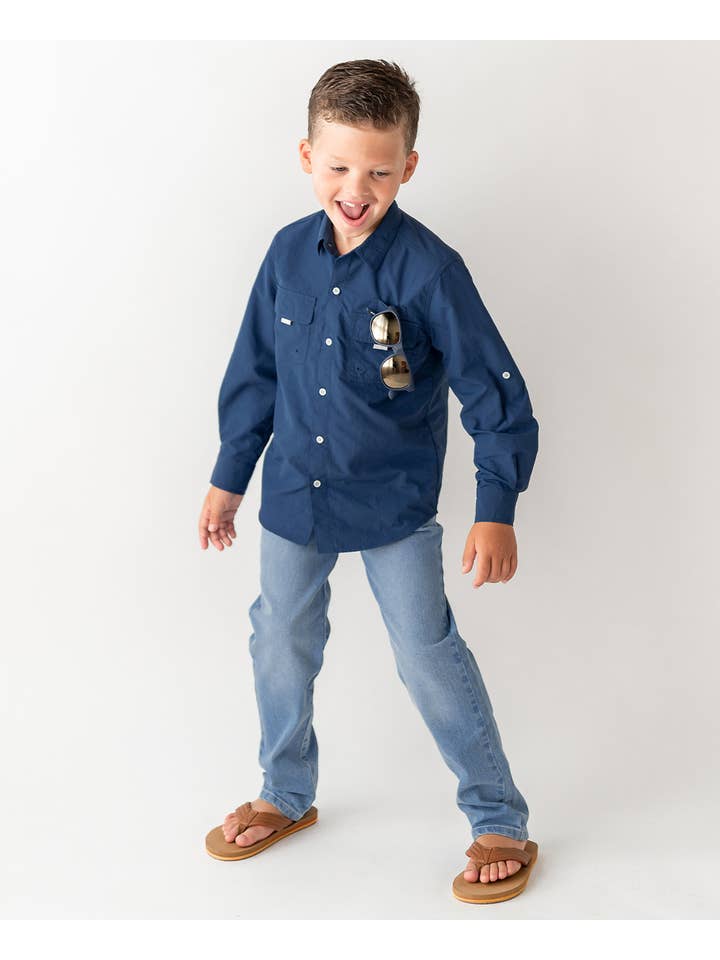 Blu Camicia da pesca per bambini blu navy con protezione solare e bottoni in vendita all'ingrosso su Faire3