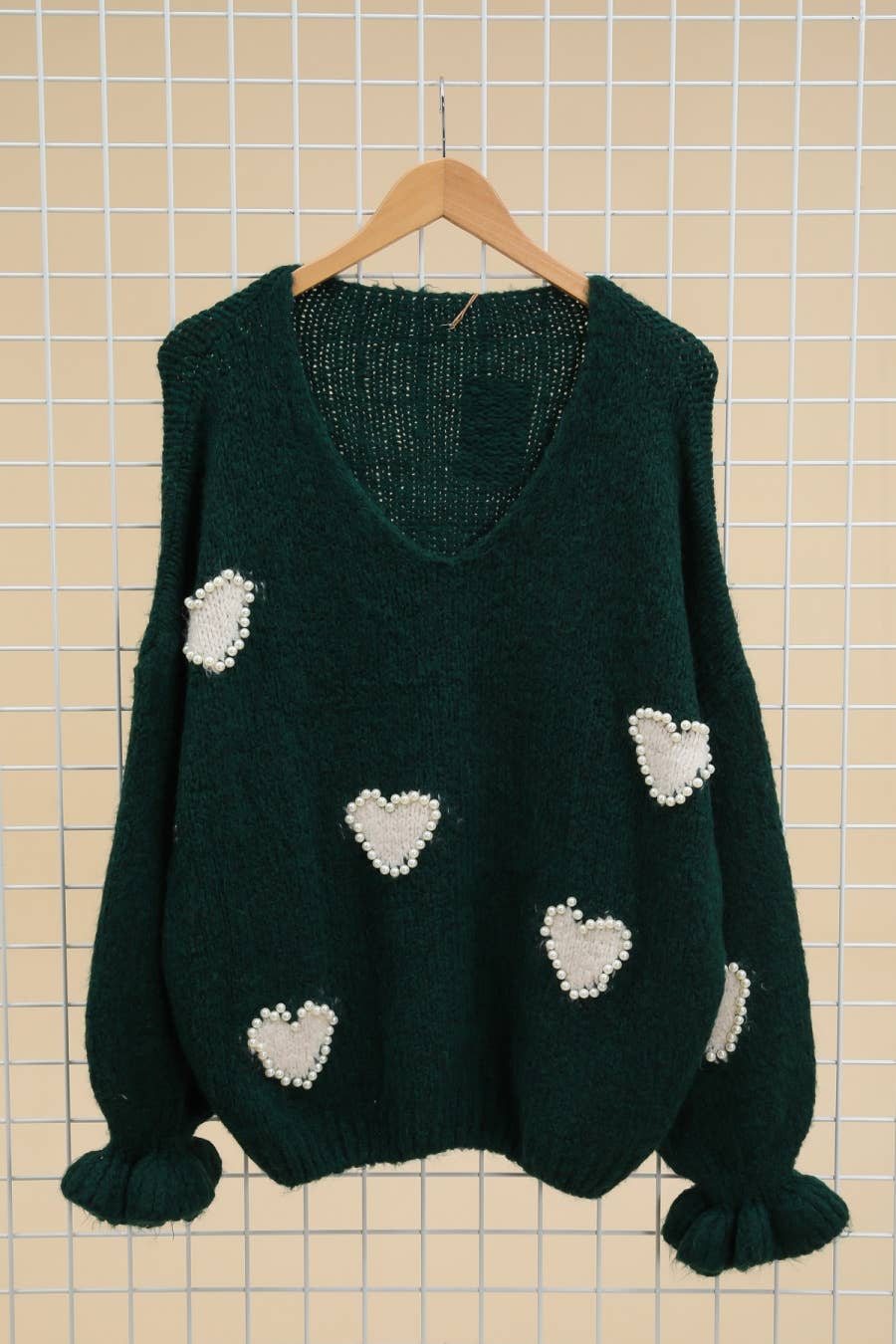 LÉA & LUC – wholesale Pullovertröja - Dam – Tröja med hjärtmönster och pärlor, V-ringad, dam1