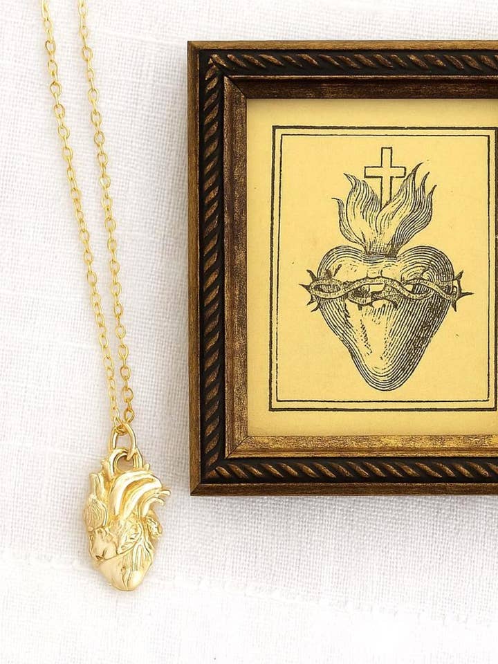 Collar de Corazón Anatómico for wholesale by Wild & Free