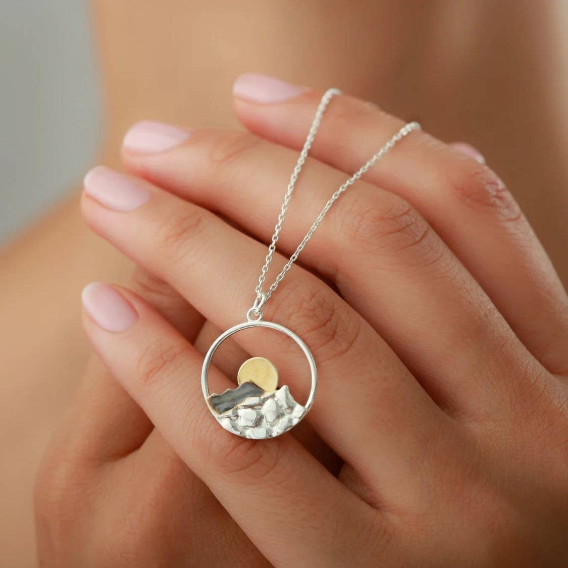 Ashlen – Großhandel Kette mit Anhänger/Charm – MOUNTAIN-HALSKETTE3