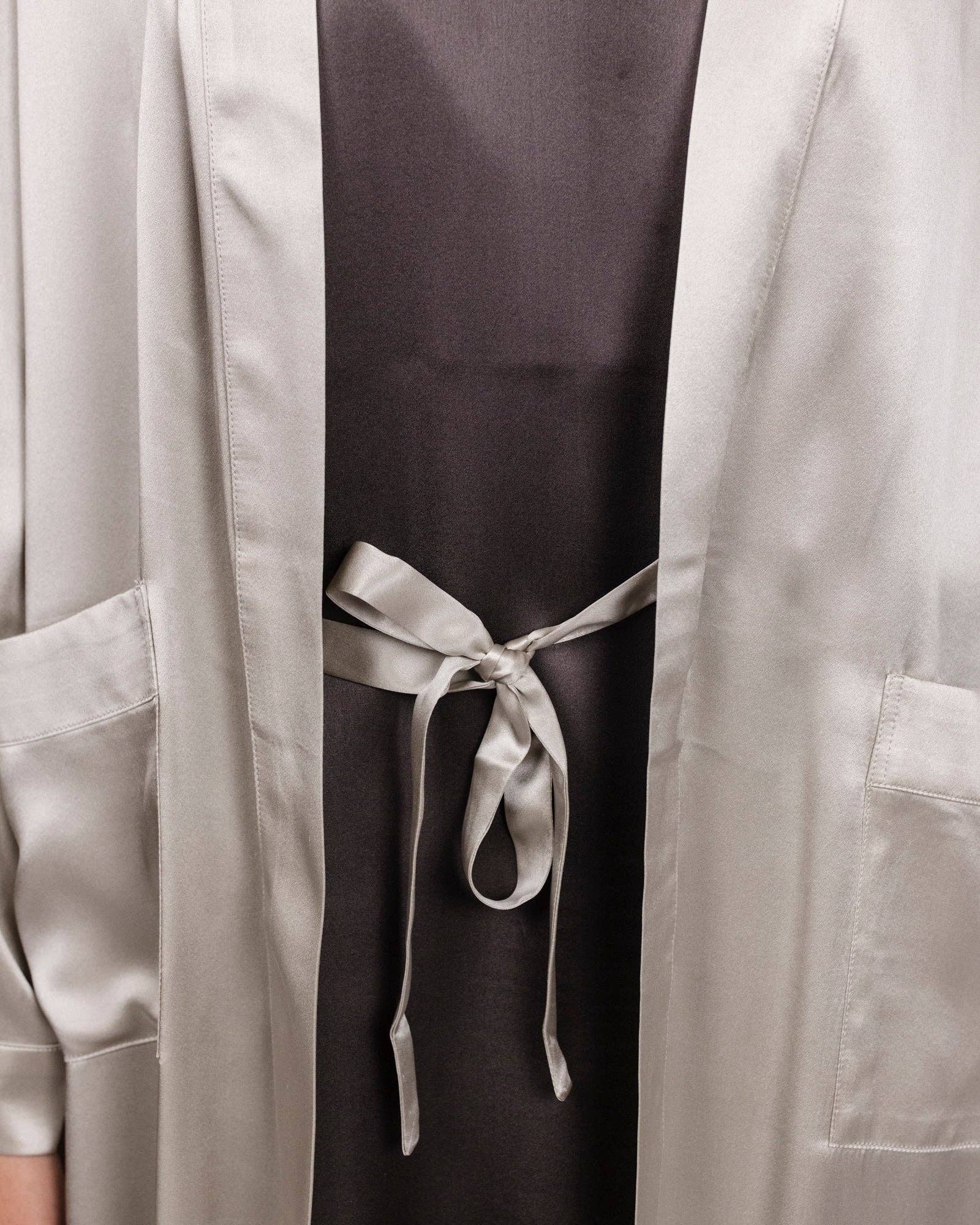 Silk Magnolia – wholesale Robe – Women's – SILK DRESSING GOWN PEARL GREY6