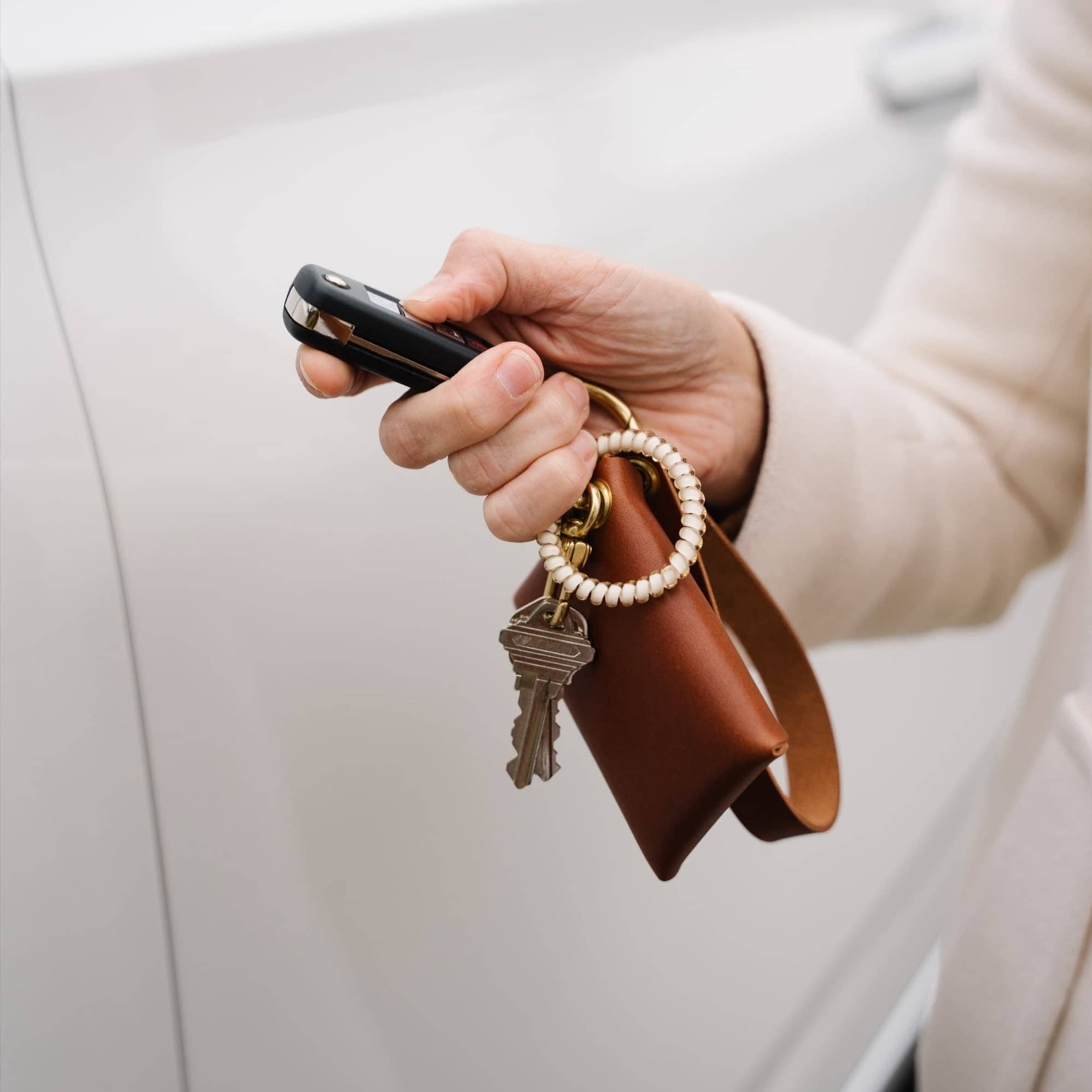 Avryn Co. - Wholesale Wallet - Women's - Chestnut Brown Veg Tan Leather Wristlet Wallet Set5