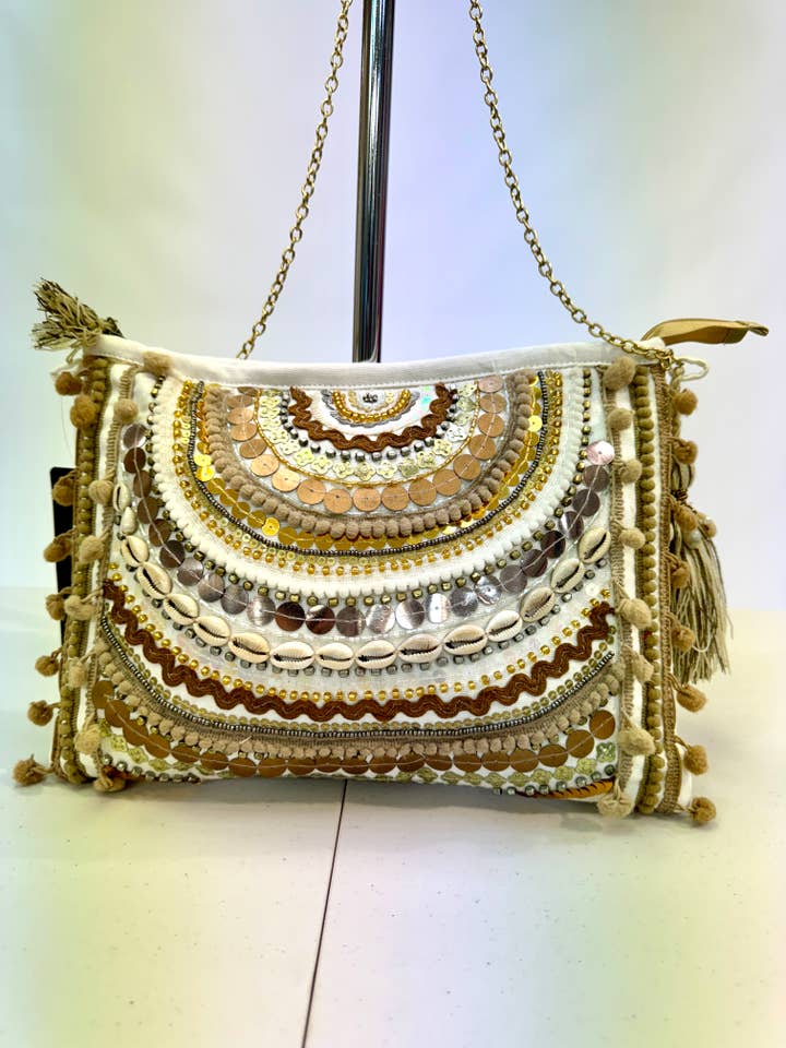 Embrayage avec ornements pour la vente par Ranee's Accessories