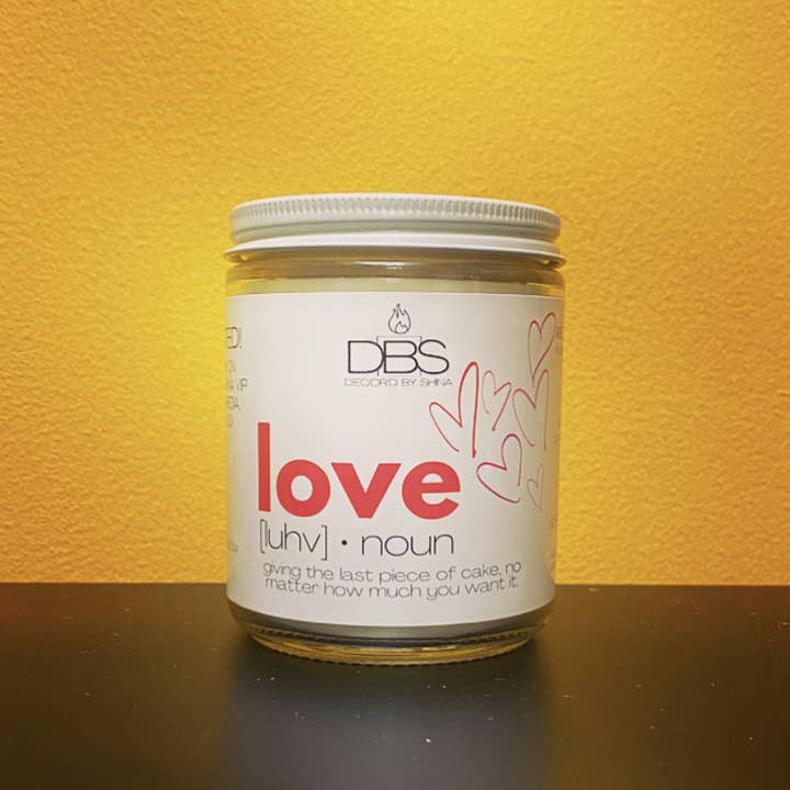 Bougie à mèche en bois crépitant Love Valentines pour la vente par Decor’d by Shina