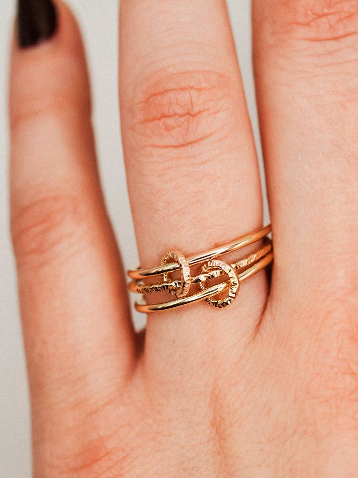 Sprankelende Ladder Schakelring, 14K Goud Opvulling voor wholesale door Hannah Naomi