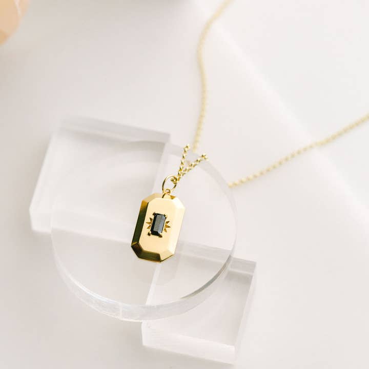 Cameron Onyx amulet ketting in goud voor wholesale door The Land of Salt