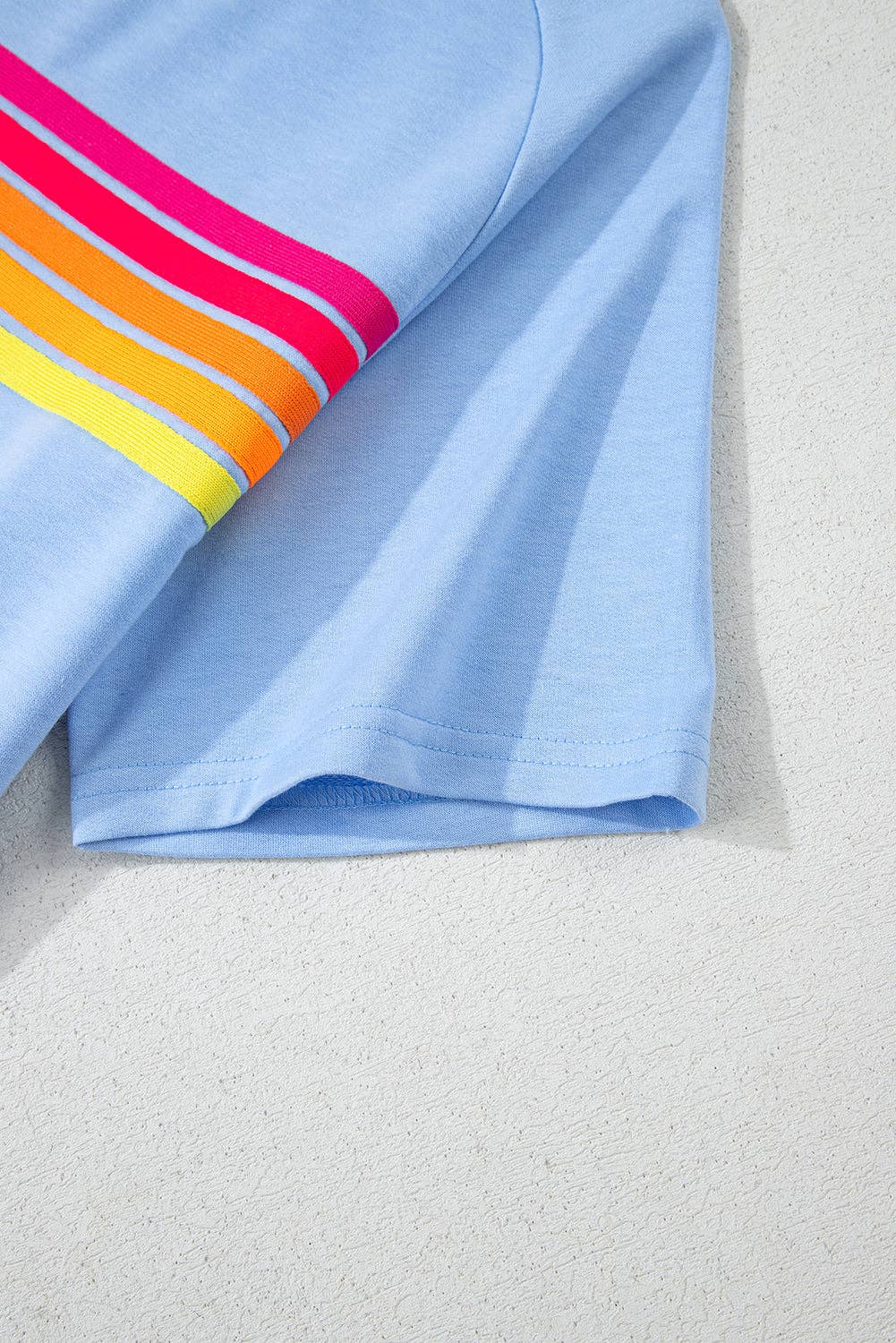 Lovesoft - Vendita all'ingrosso Maglietta - Donna - Maglietta casual a tinta unita con toppa a righe sul davanti4