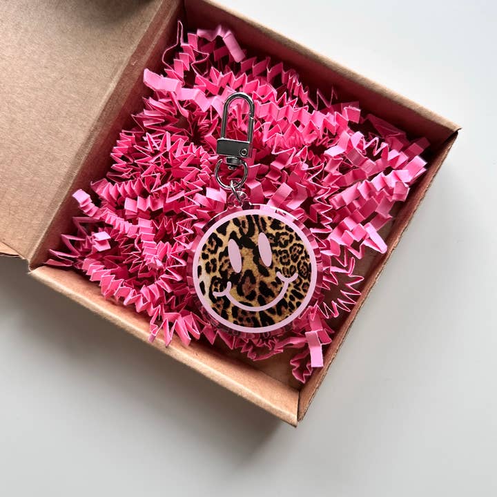Porte-clés Sourire Léopard Cadeau Imprimé Animal Amusant pour la vente par Dolly’s Doodles