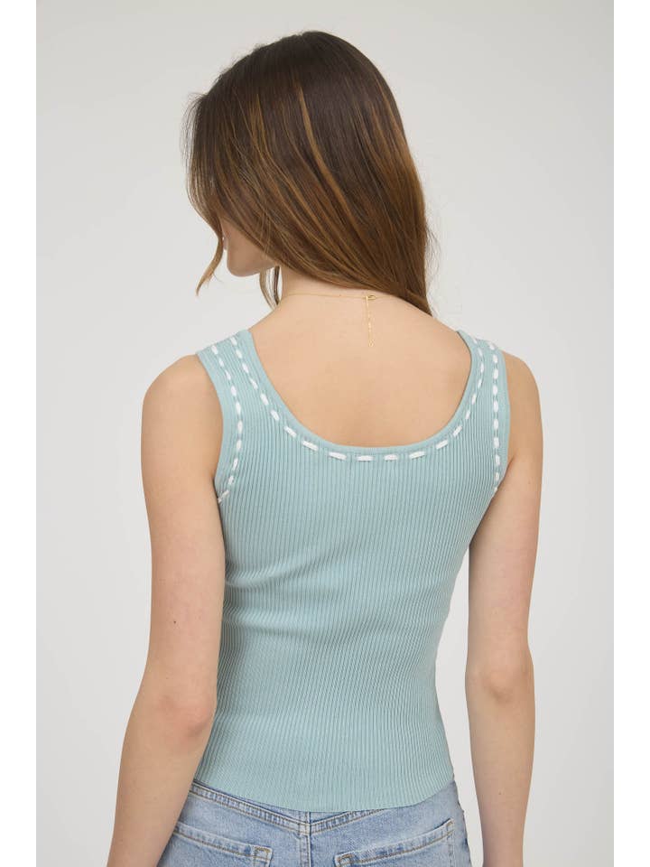 The Workshop Studio – Engroshandel Strikket top - Dame – SCOOP-UDSKÆRING FORAN BIND SWEATER STRIKKET TANKTOP11