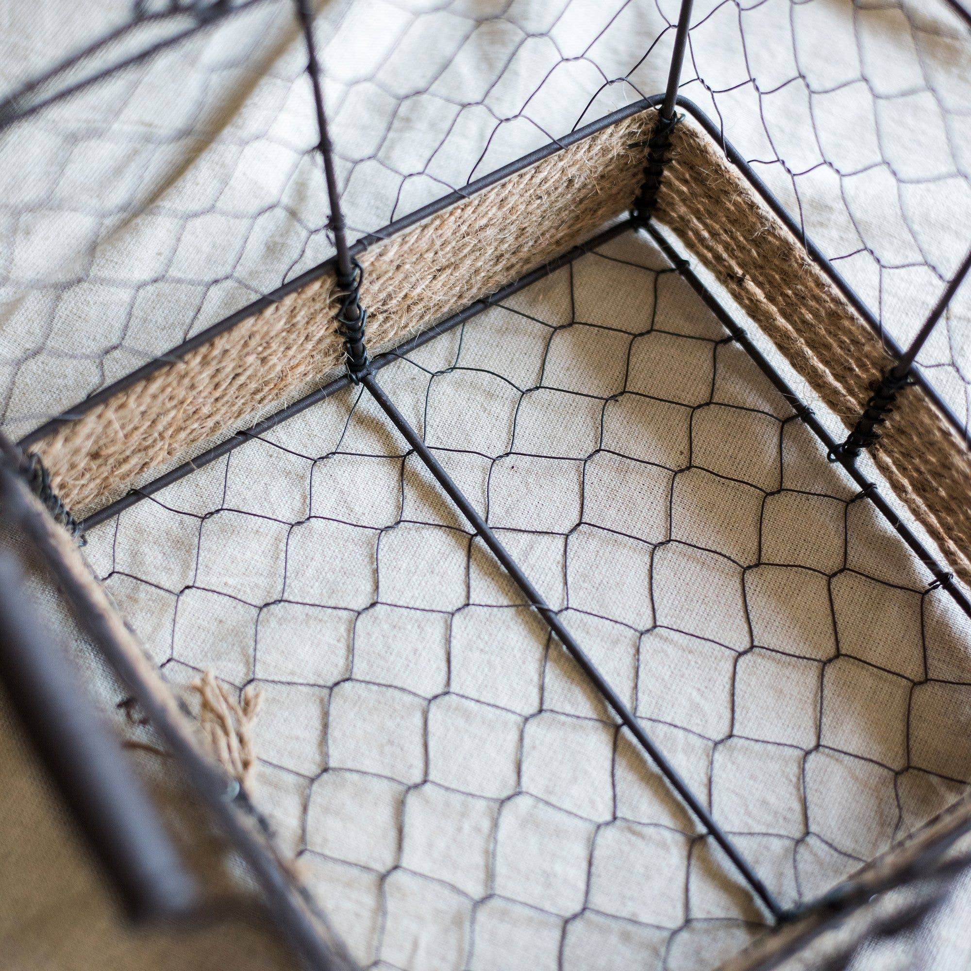 Rustic Reach - Vente Paniers - Panier de transport en fil métallique avec fond en corde de chanvre rectangulaire3