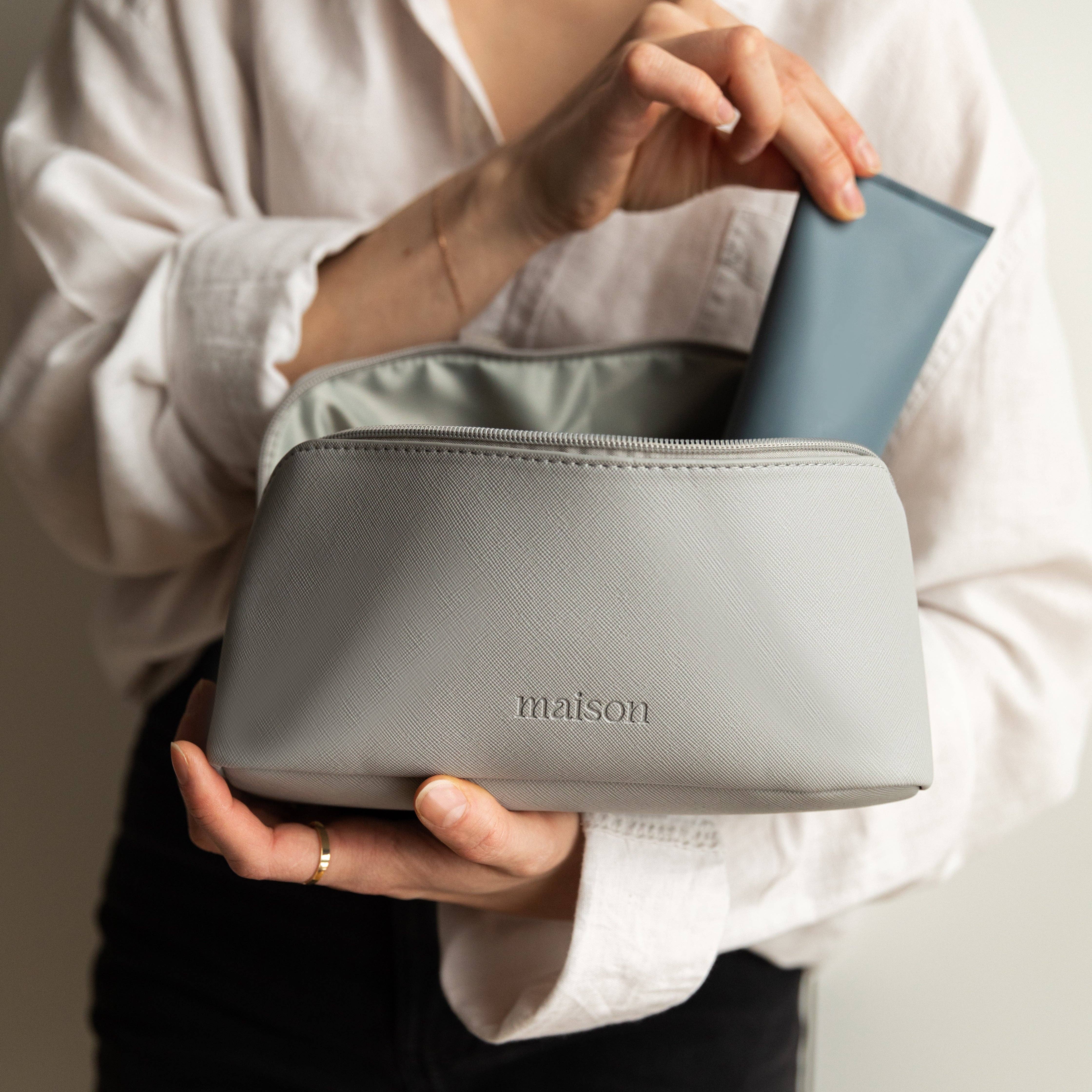 Maison Minimalist - Wholesale Makeup/Cosmetic Bag - SALY | Expandable Travel Makeup Bag11