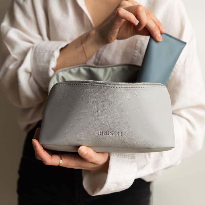 Maison Minimalist - Wholesale Makeup/Cosmetic Bag - SALY | Expandable Travel Makeup Bag11