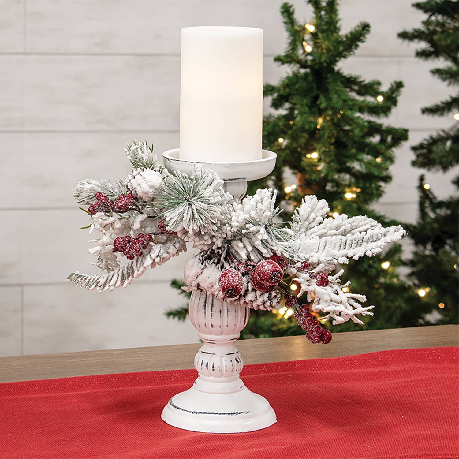 Col House Designs - Vente Bougeoirs - Support de colonne en pin et baies saupoudrés de neige, 10 po1