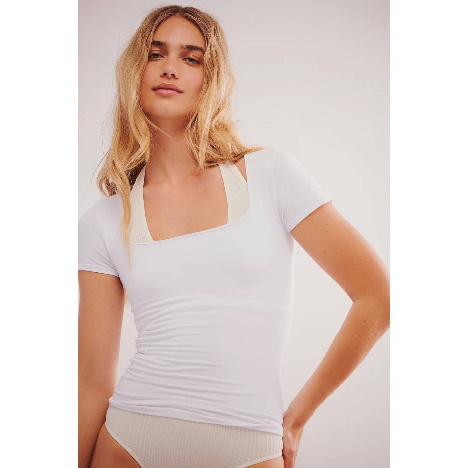 Apolline - Vente Haut en maille – femme - Haut à manches courtes et encolure dégagée à double épaisseur Contour13