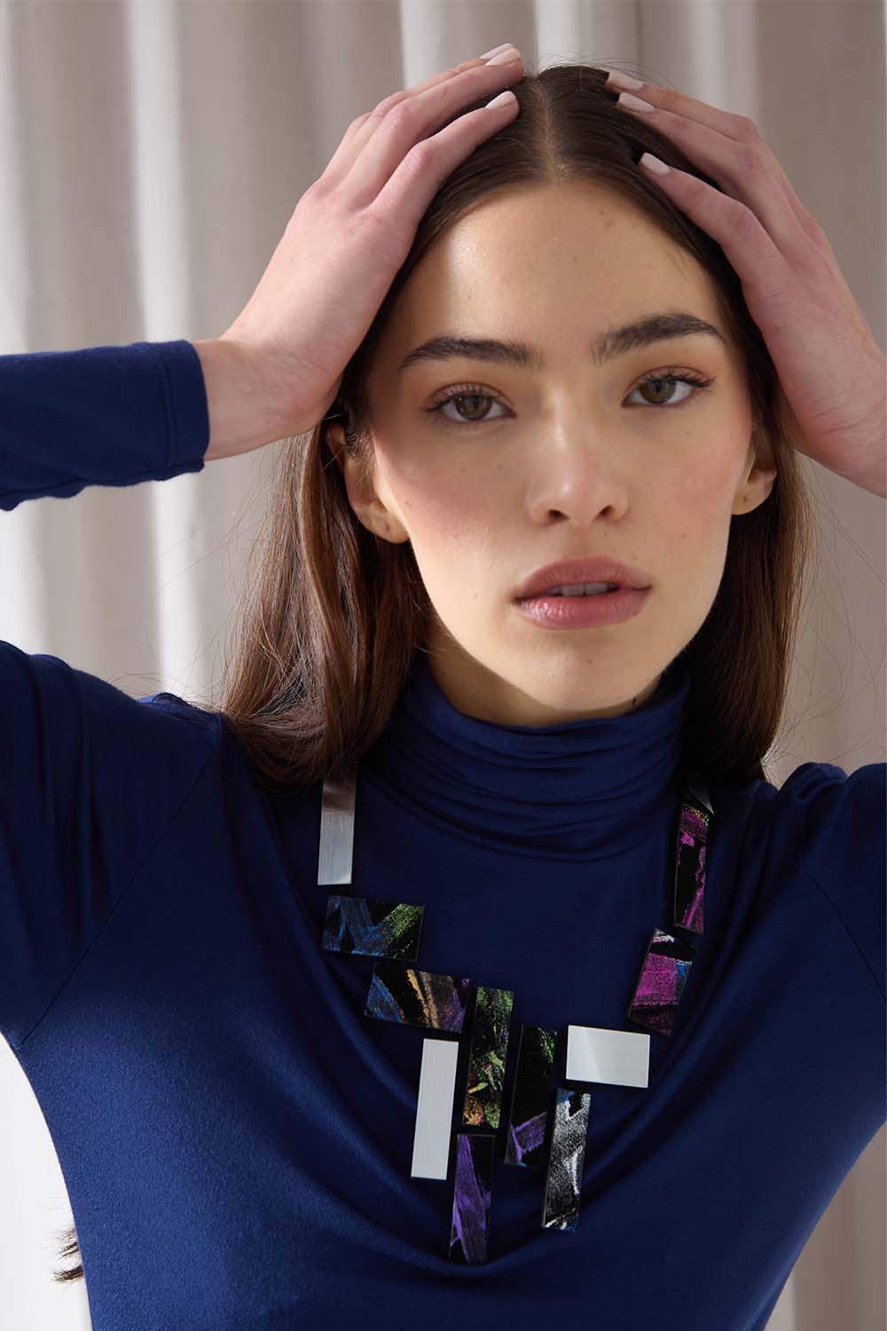 Iskin Sisters - Wholesale Bib Necklace - Klee V Necklace - Silver/Black/Rainbow*4