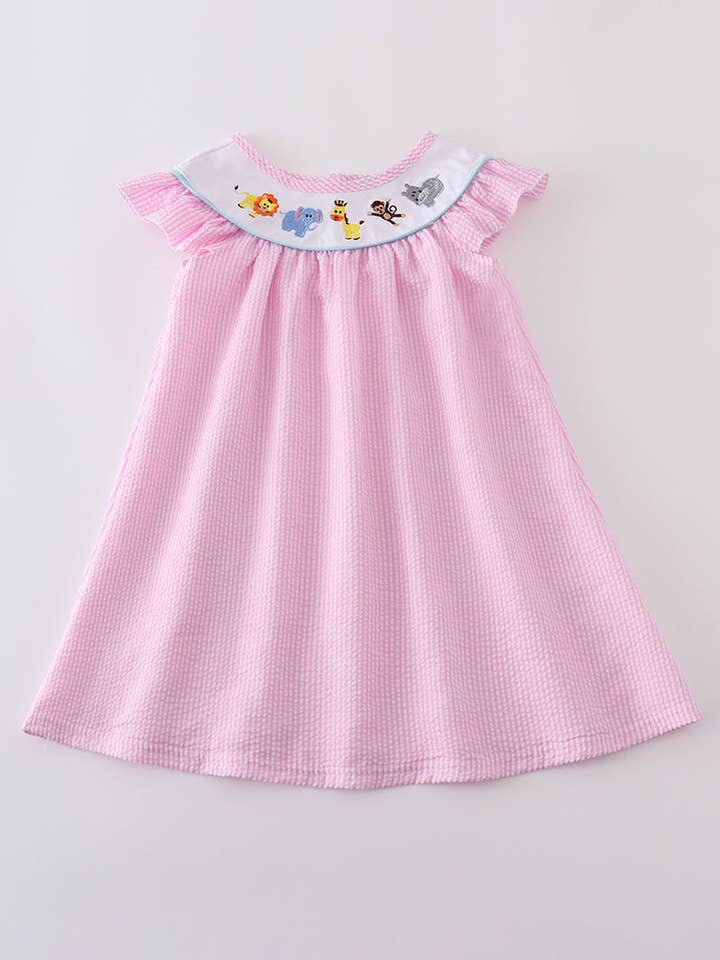 Vestito in seersucker rosa con ricamo di animali per la vendita all'ingrosso da parte di Aspen Rain Boutique