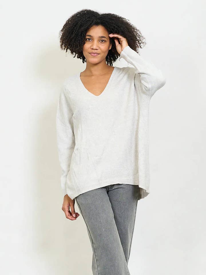 V-neck sweater for wholesale by AMELÉ