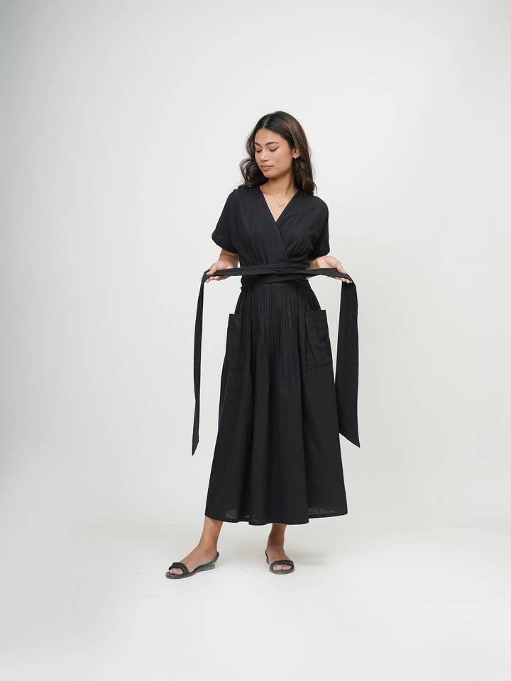 Kimono-Wickelkleid aus Baumwolle mit V-Ausschnitt und Bindegürtel für den Großhandel von Tailor Didi