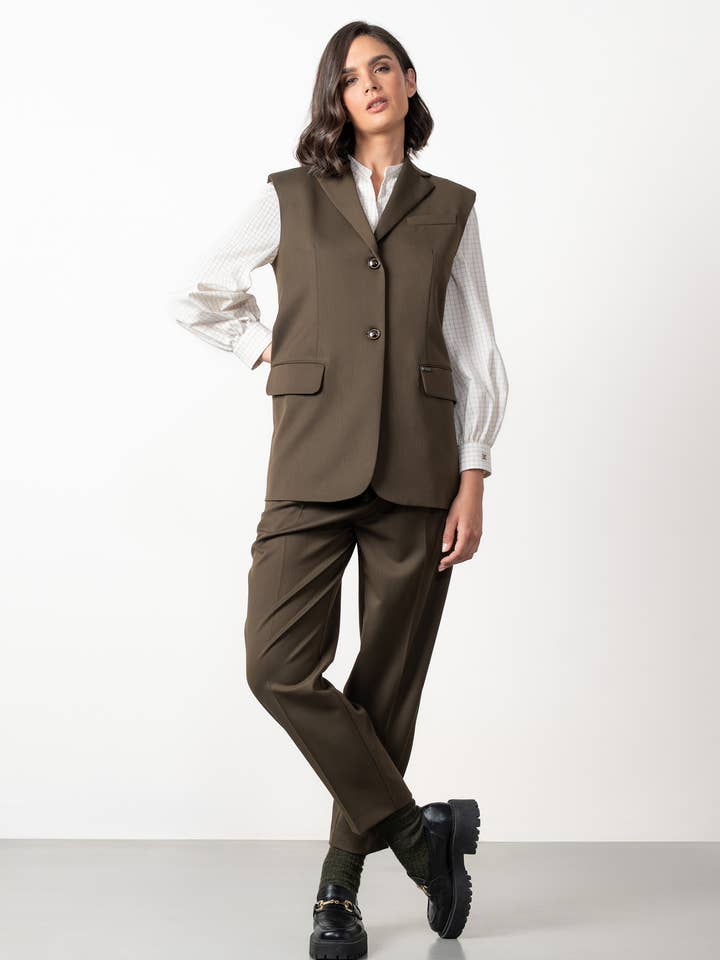 Long Vest with Shoulder Pads and Lapels in Cool Wool for wholesale by Etiem