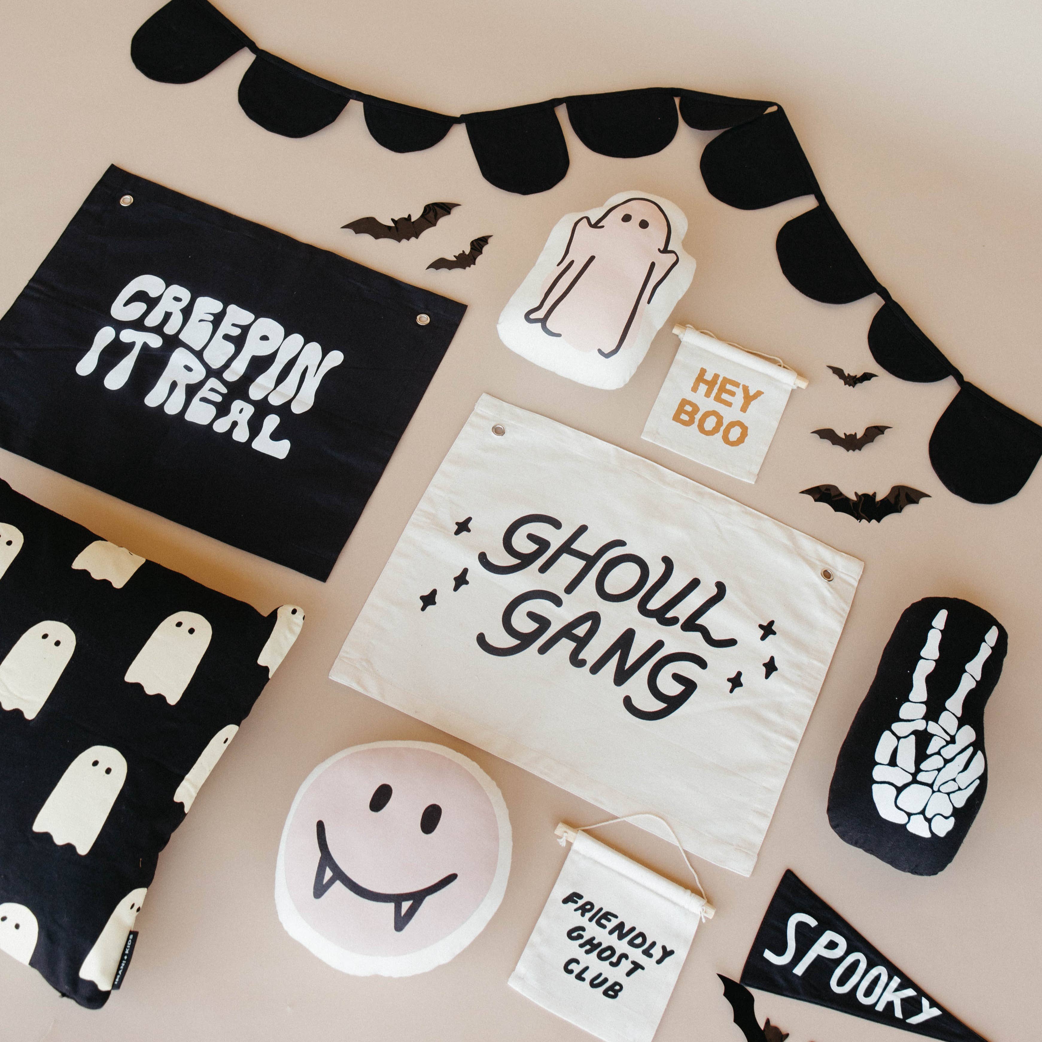 Imani + Kids by Imani Collective - Vente Coussin décoratif - Coussin Vampire Smiley1