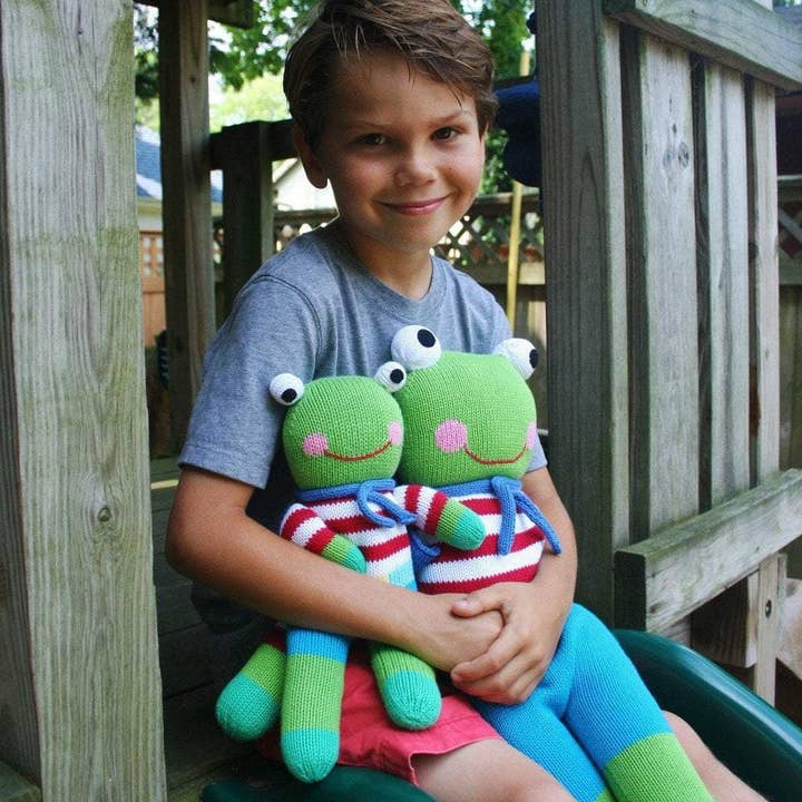 Petit Ami & Zubels – wholesale Docka - Barn – Freddy den flygande grodan stickade dockan