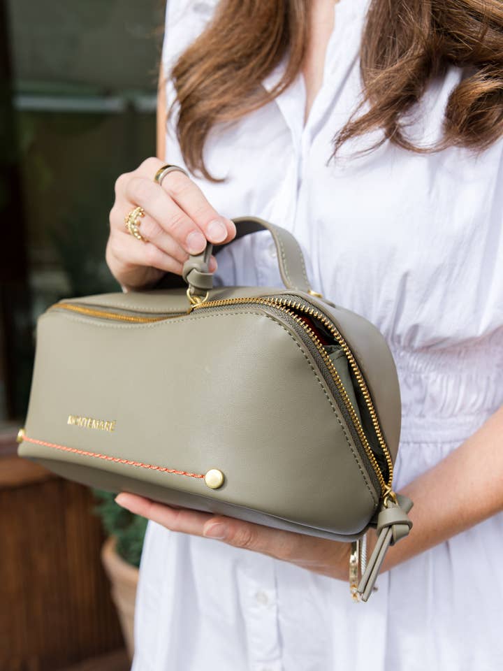 Roma Foldout Toiletry Case for wholesale by MONTEMARÉ