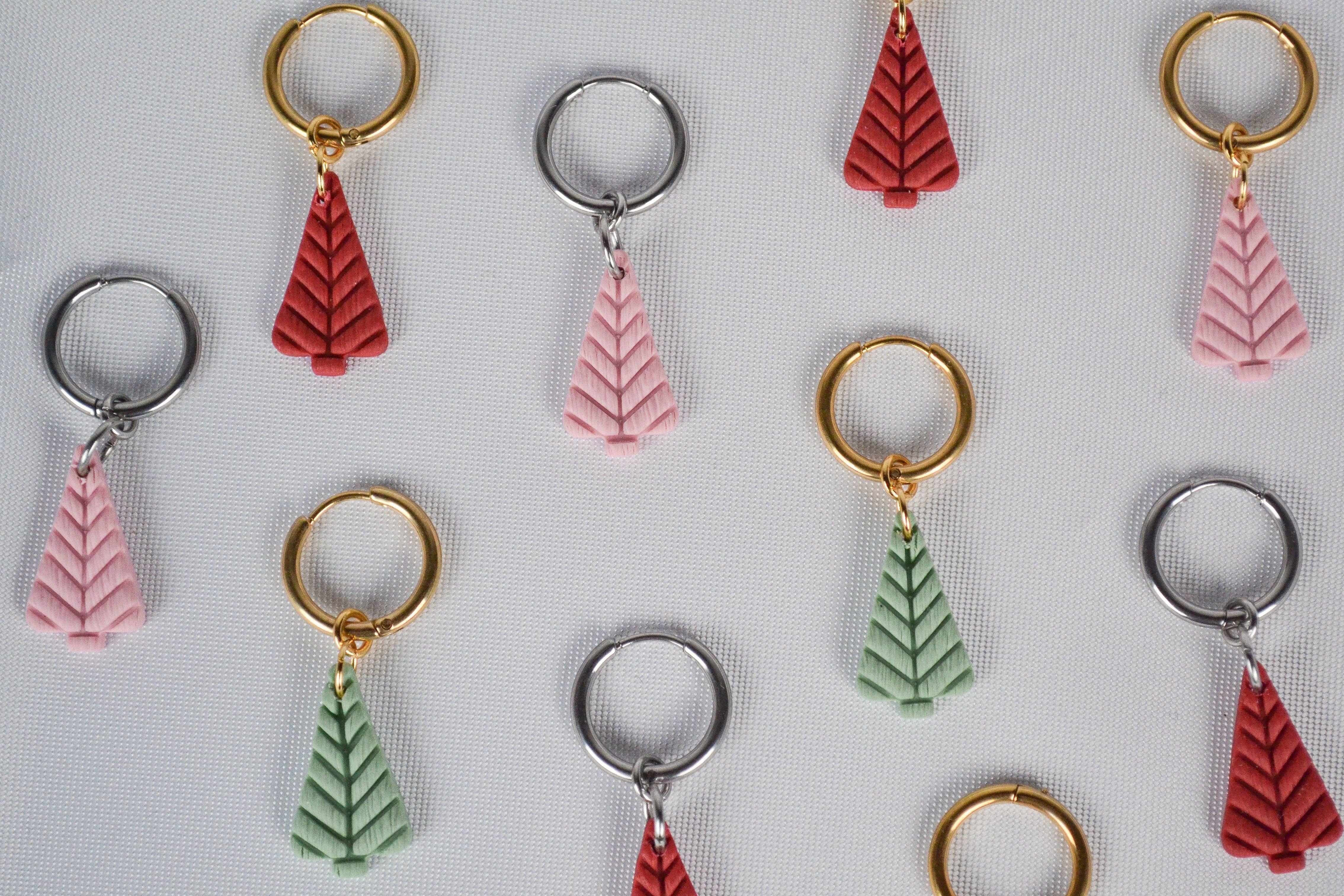 Linati Studio - Wholesale Hoop Earrings - Creoles with Scandinavian Christmas tree in pink2