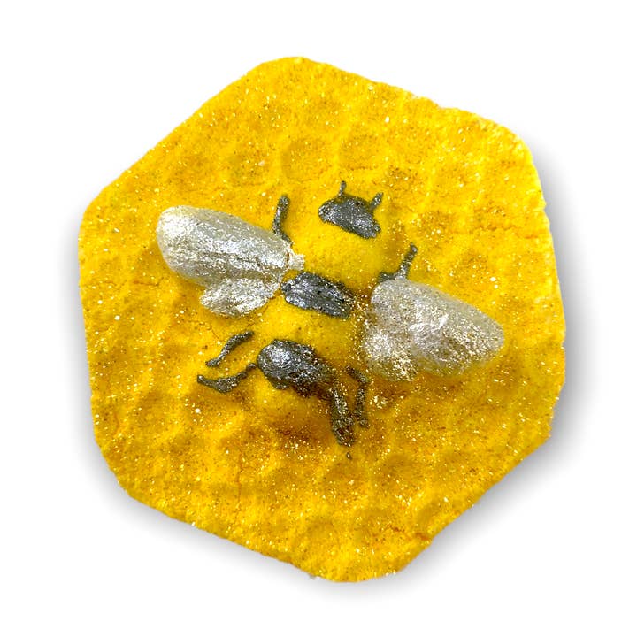 Oh, Bienen-Have! Geißblatt & goldener Honig Luxus-Badebombe für den Großhandel von Crafted Mayhem