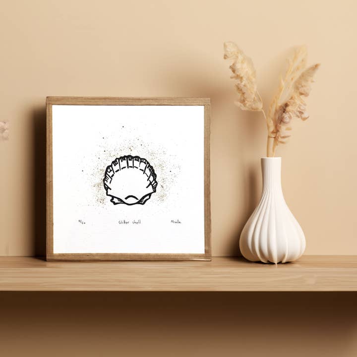 Gravering: Glitrende Saint-Jacques, Skaldyr (15x15 cm) for engroshandel hos Atelier Nunila