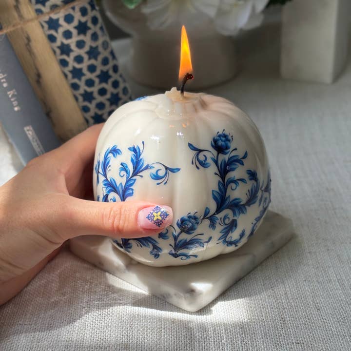 OH MY BOX - Wholesale Novelty Candle - Vintage Pumpkin Candle | Glossy Blue White Toile Design10