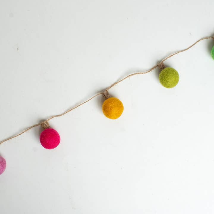 ART HIMALAYAN TRADING LTD - Wholesale Bunting/Garland - Handmade Christmas Décor felt holiday LIGHT BULB garland2