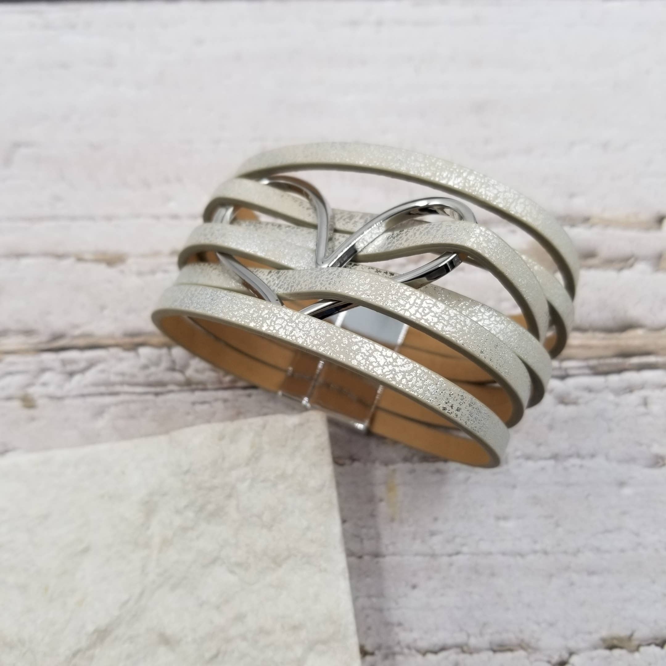 Treasure Wholesale - Wholesale Bangle Bracelet - Multi Layer Leather Heart Magnetic Buckle Bracelet0