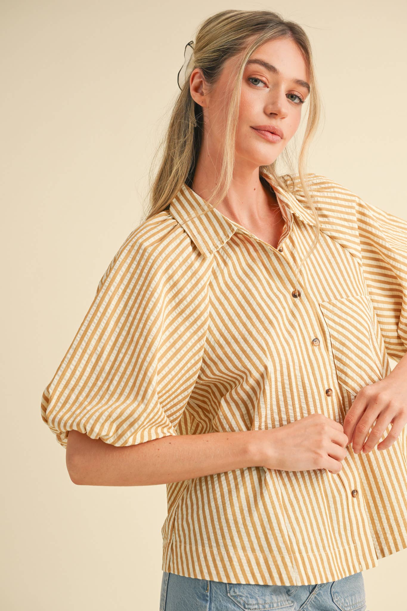 &MERCI – Engroshandel Skjorte med buttondown – til kvinder – STRIBET BOBLEÆRME KNAPNED TOP MTP332932